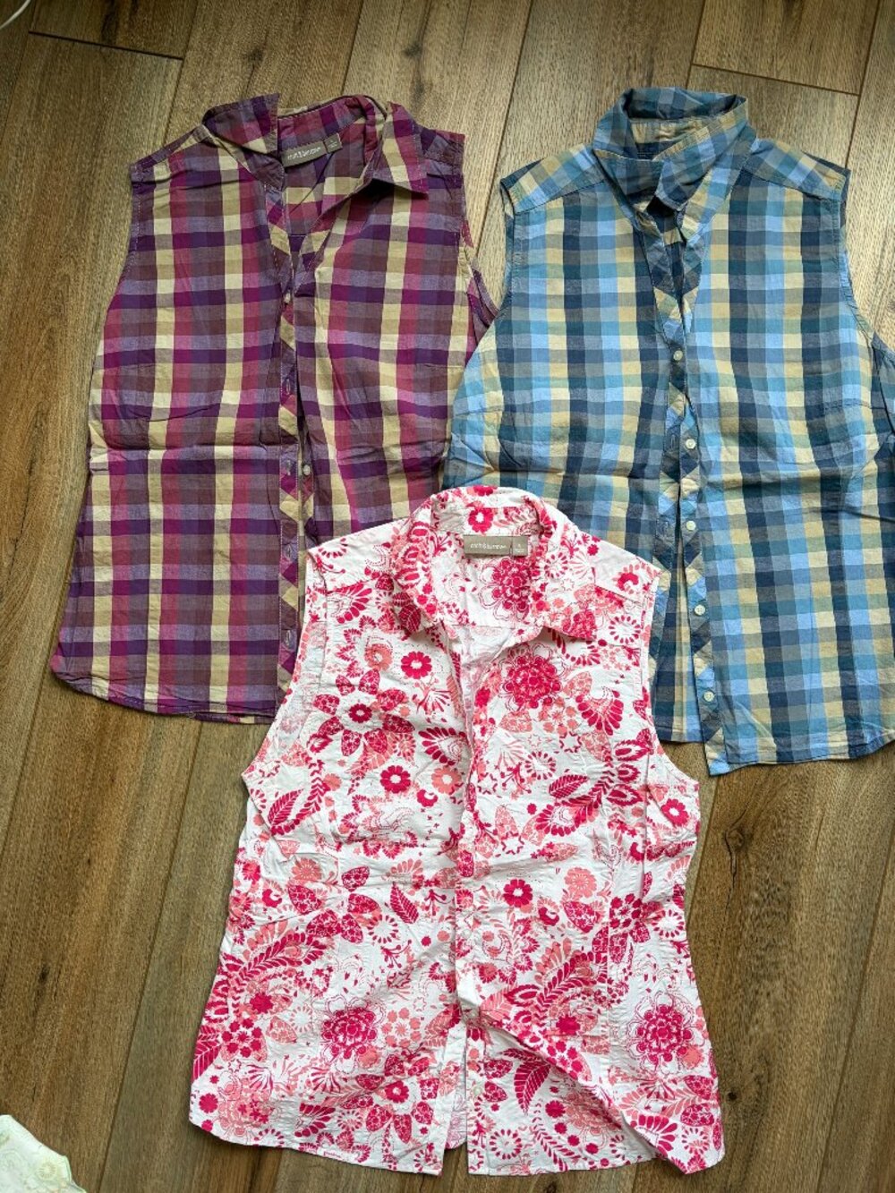Bundle of 3 Ladies Croft & Barrow sleeveless shirts large plaid floral